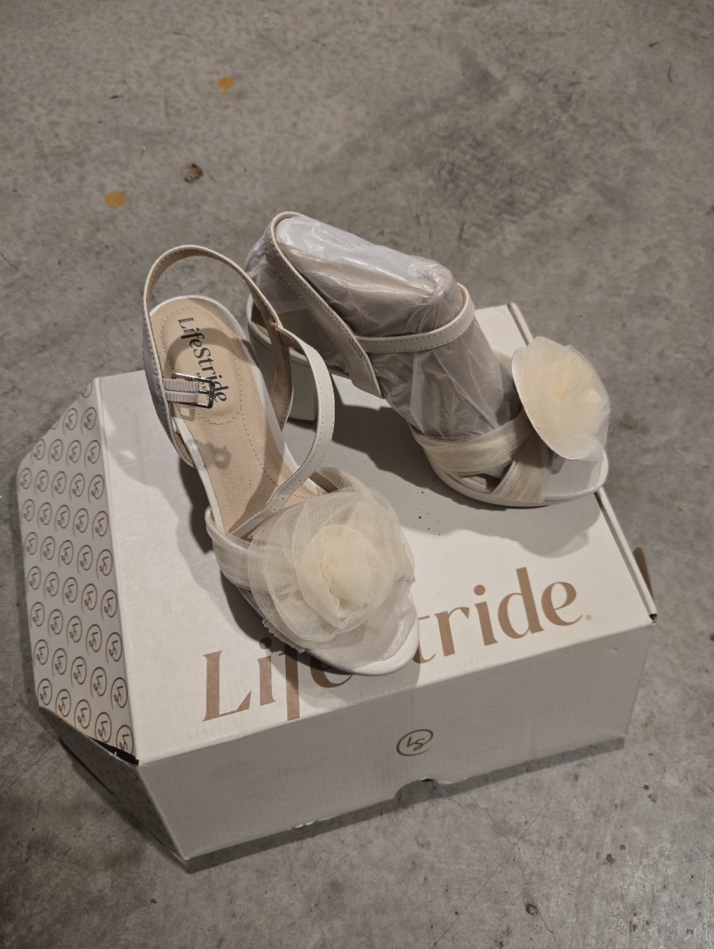 Life Stride Women's Cream Floral Slingback Heels